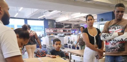 Radhamés Canario ahorró para regalarle una lavadora a su esposa.