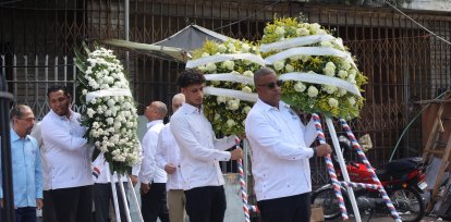 Deposito de ofrendas florales en acto conmemorativo Juan Tomás Díaz y Antonio de la Maza