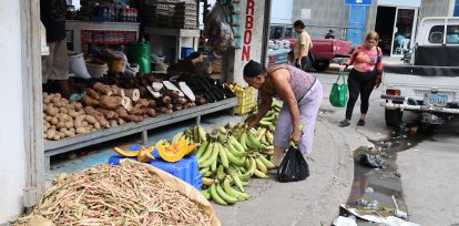 Cada visita al mercado cuesta más y deja menos en la funda.