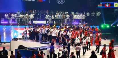SANTO DOMINGO (REPÚBLICA DOMINICANA).- Deportistas de distintas delegaciones participan en la ceremonia de clausura de los XXV Juegos Centroamericanos y del Caribe Santo Domingo 2026 este sábado, en Santo Domingo (República Dominicana). EFE/ Orlando Barría