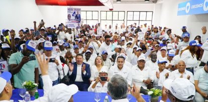Juramentan nuevos miembros en movimiento de apoyo a reelección de Abinader