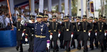 Abinader encabeza desfile militar en el 181 aniversario de la ...