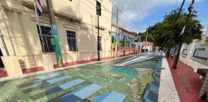 Un paso peatonal en la calle 3D donde los rectángulos parecen flotar en el aire. Jorge González