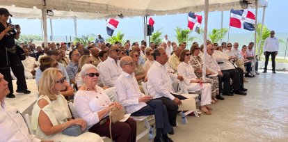 Parte del público y personalidades que asistieron al acto por el 65 aniversario del ajusticiamiento del dictador Rafael Leónidas Trujillo. Jorge González