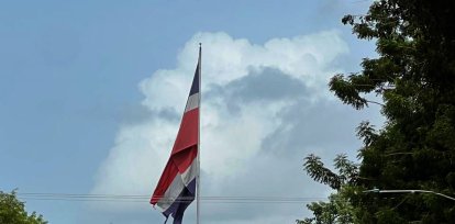 La bandera dominicana ondeó por primera vez la noche del 27 de febrero de 1844, en la histórica Puerta del Conde. Jorge González
