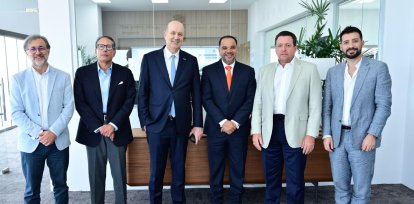 Dr. Federico Sturzenegger ministro argentino junto al Dr. José Alejandro Aybar M., canciller de UNICARIBE, junto al Mtro. Darwin Caraballo, miembro del Consejo de UNICARIBE