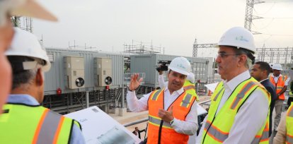 Luis Abinader supervisando la obra.