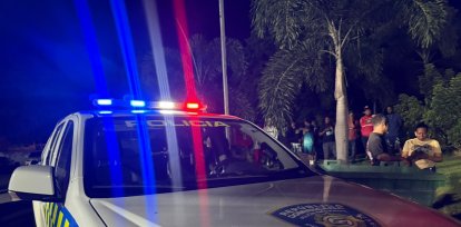 Vehiculo de los agentes de la Policía presentes en el lugar del hecho