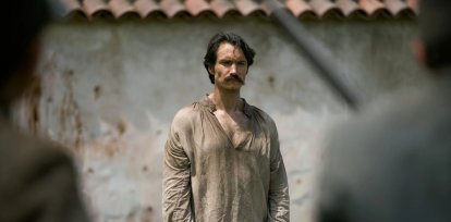 El actor Claudio Cataño en su papel de “Aureliano Buendía” en la serie de Netflix