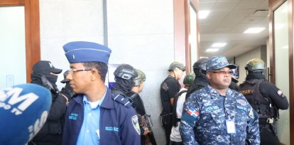 Los imputados del asesinato de la esposa de Julián Oro Duro, Zeneida Castillo, cuando son trasladados al tribunal para conocerse medida de coerción