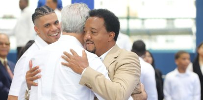 Juan Soto presente en actividad de Pedro Martínez
