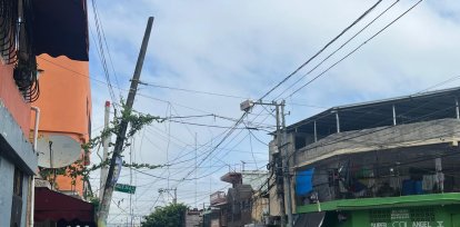 Las marañas de cables y postes del tendido eléctrico son un tema de contaminación visual y medio ambiental de importancia a tomar en cuenta. Jorge González