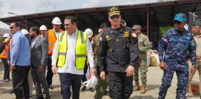 El ministro de Industria, Comercio y Mipymes, Eduardo -Yayo- Sanz Lovatón durante el operativo.