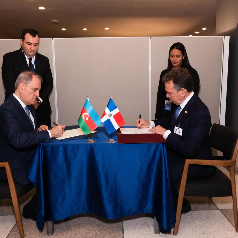 República Dominicana y Azerbaiyán eliminan el visado para pasaportes ordinarios