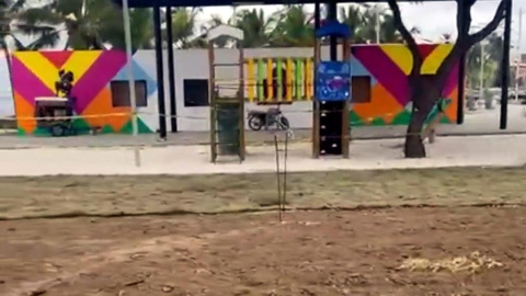 Los trabajos de remodelación integral en el Paseo Marítimo 30 de Mayo avanzan a ritmo constante, marcando el inicio de una profunda transformación urbanística en todo el litoral costero de la capital hasta la avenida Luperón.Esta obra interinstitucional, ejecutada de manera conjunta entre la Alcaldía del Distrito Nacional (ADN) y el Ministerio de Obras Públicas y Comunicaciones (MOPC), remozará por completo la franja sur de la vía.La intervención mantendrá la misma línea estética y atractivos de los tramos entregados anteriormente por el ADN, garantizando la continuidad visual y funcional de la avenida.
