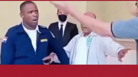 Afortunadamente la situación no pasó a mayores gracias a la mediación de los presentes, aunque el civil fue apresado por otros uniformados