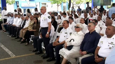 El presidente Luis Abinader inauguró este viernes el nuevo edificio del Instituto Policial de Educación Superior (IPES), una infraestructura que levantada con una inversión superior a los RD$358 millones y que busca fortalecer la formación, profesionalización y capacitación de los miembros de la Policía Nacional.
