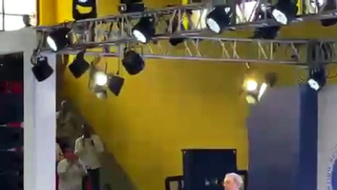 El presidente Luis Abinader asumió este domingo la presidencia del Partido Revolucionario Moderno (PRM) con el compromiso de preservar la unidad de la organización, fortalecer su democracia interna y garantizar que los procesos de competencia por candidaturas se desarrollen con reglas claras y sin el uso indebido de posiciones públicas.