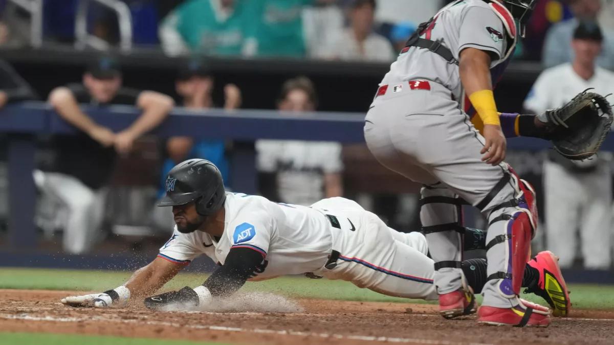 Otto López mantiene liderato de bateo con hit clav