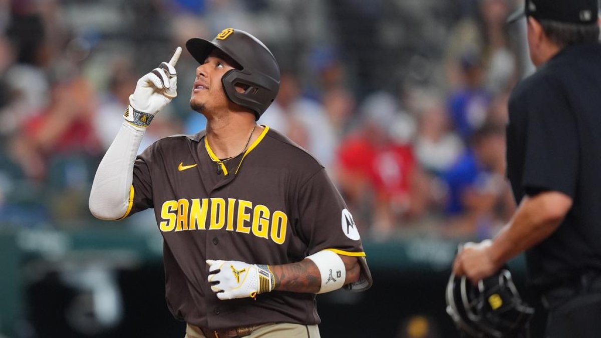 Manny Machado jonronea en décima y Padres vencen a Rangers.