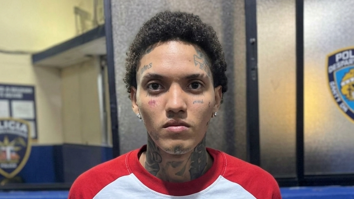 Detienen a cantante Onguito Wa por portar arma ilegal en San Cristóbal