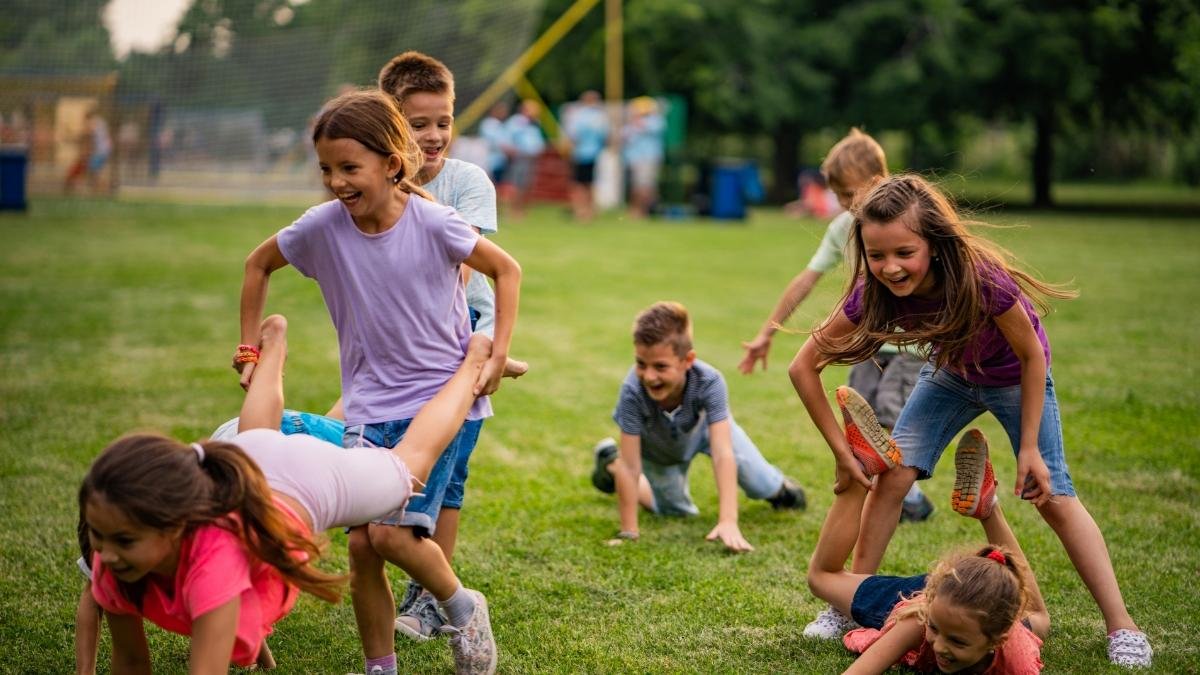 Niños cambian juegos tradicionales por pantallas en vacaciones