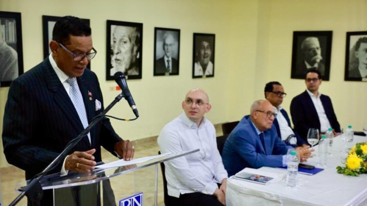 Néstor Cerón presenta una nueva visión de la diplomacia pública dominicana en su libro