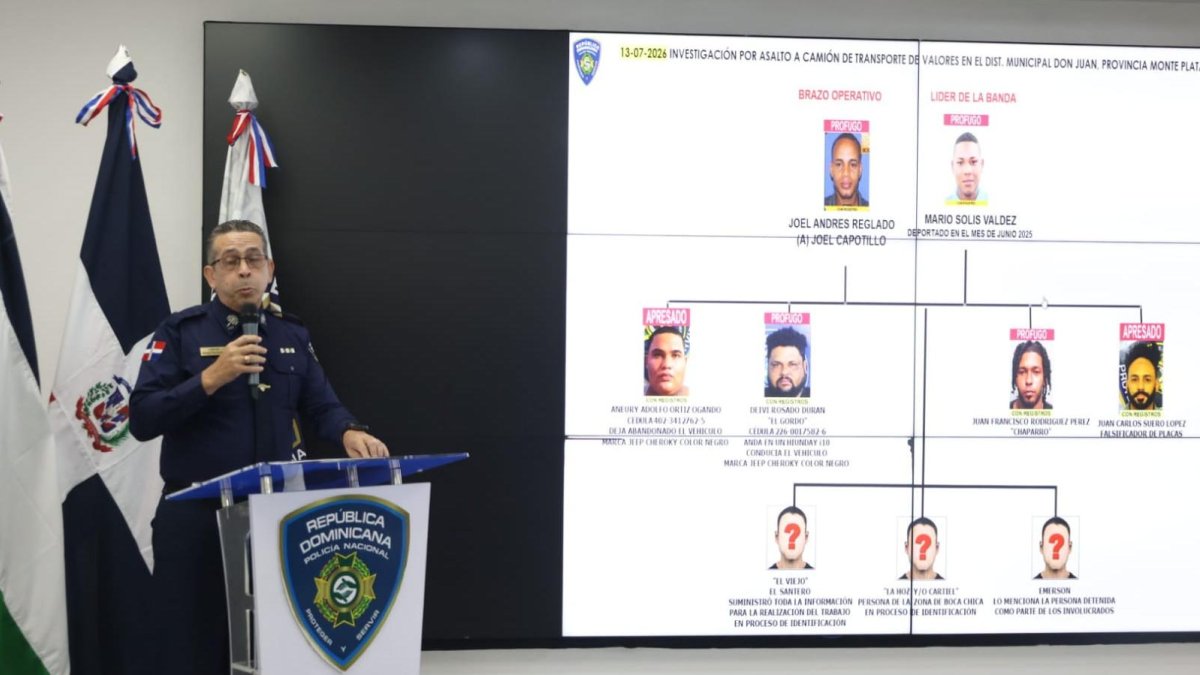 Policía captura a dos y busca a cuatro por asalto a camión de valores