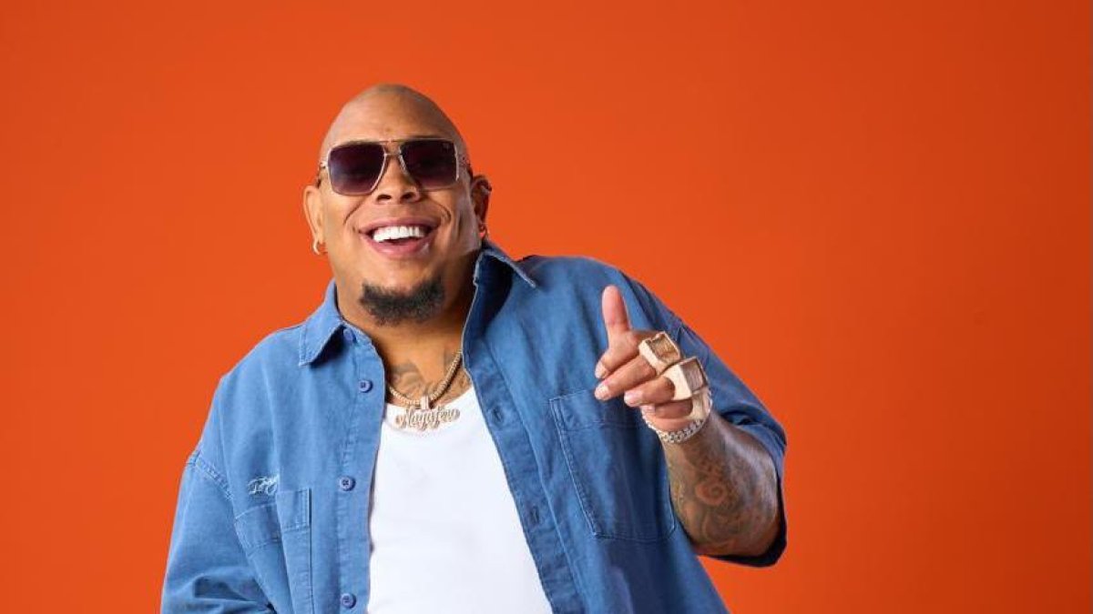 Bulin 47 responde a críticas por colaboración con artista haitiano Afriken