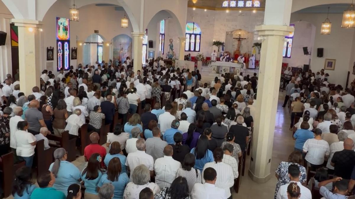 Cotuí se une al dolor de Peña Suazo durante novenario de su esposa