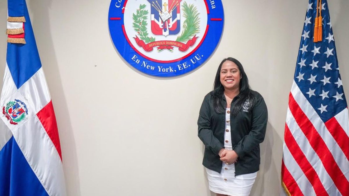 Profesora dominicana nominada a premio por su impacto educativo en NY