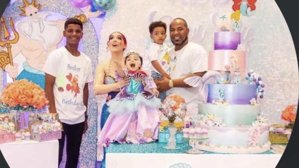 La subió expelotero en su perfil de Instagram donde se observa acompañado delos dos hijos de ambos y se vástago mayor de él que tuvo con su relación anterior.