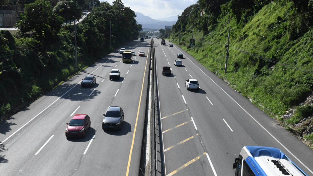 Cierran parcialmente autopista 6 de noviembre por instalación de vigas
