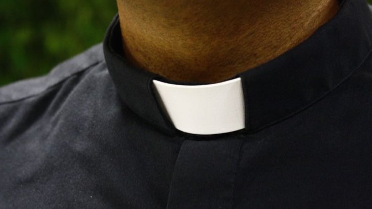 Acusan a sacerdote de Chicago de abuso sexual de menor