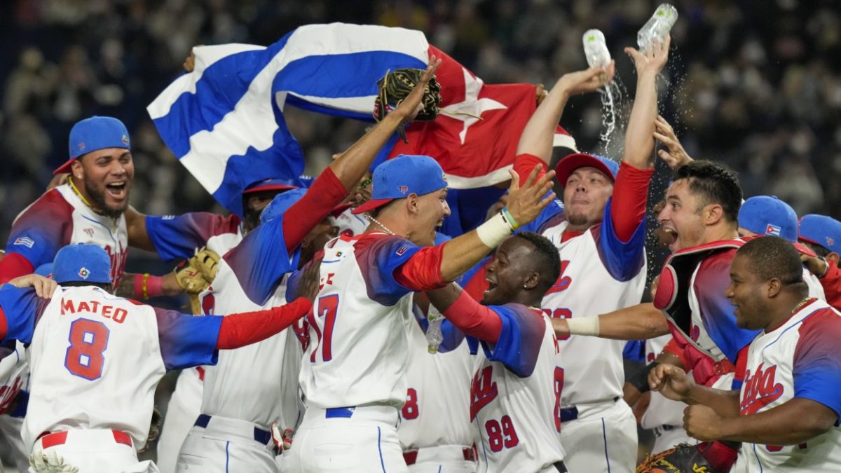 Cubanos avanzan en Clásico
