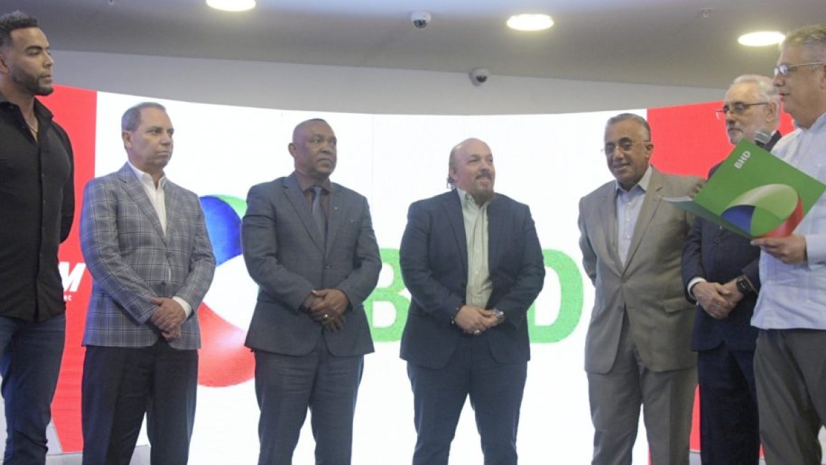 Uniformes del Clásico con colores patrios en el pecho