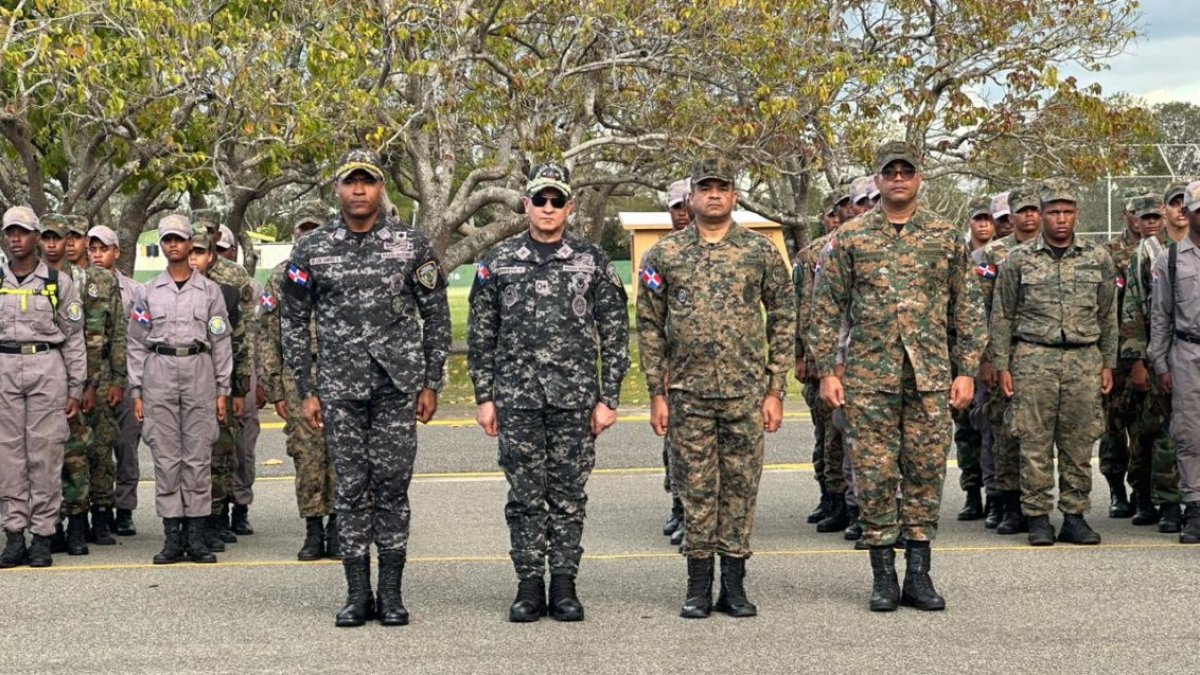 Alberto Then visita a cadetes academia militar