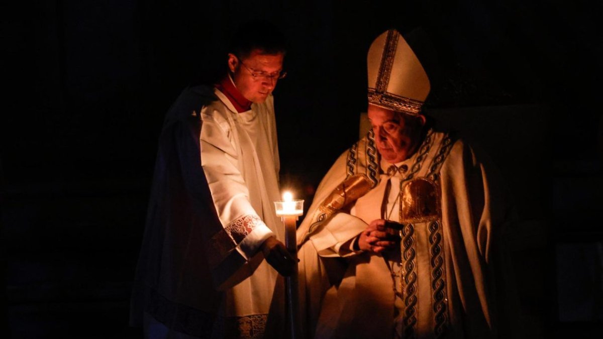 Papa preside Vigilia recordando a los pueblos destruidos por el mal y ...