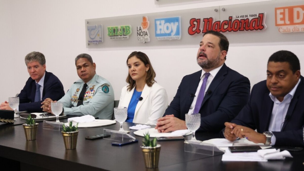 Ministro de Medio Ambiente dice no tiene recursos para sus labores