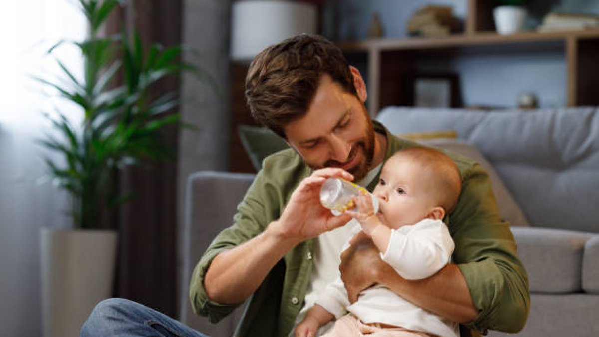 Aprueban ampliar licencia de paternidad a siete días, sumando cuatro ...