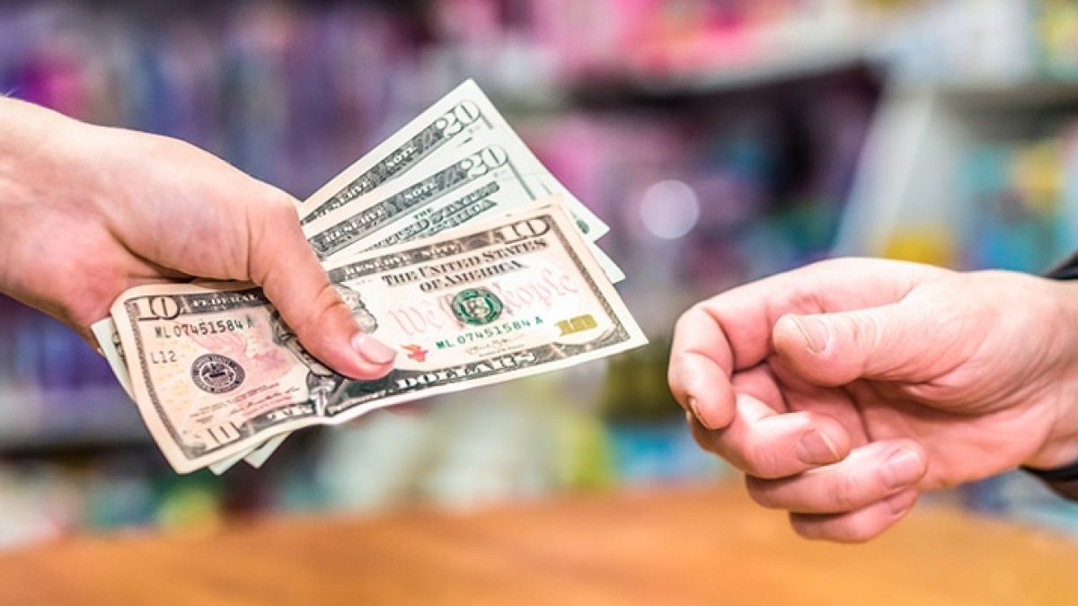 Nueva ley en Nueva York obliga a comercios a aceptar pagos en efectivo