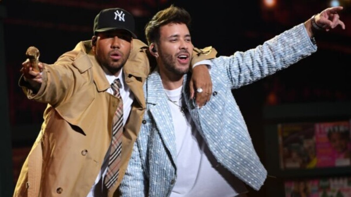 Romeo Santos 
y Prince Royce en una novedosa presentación 
de un álbum interpretado
 por dos figuras