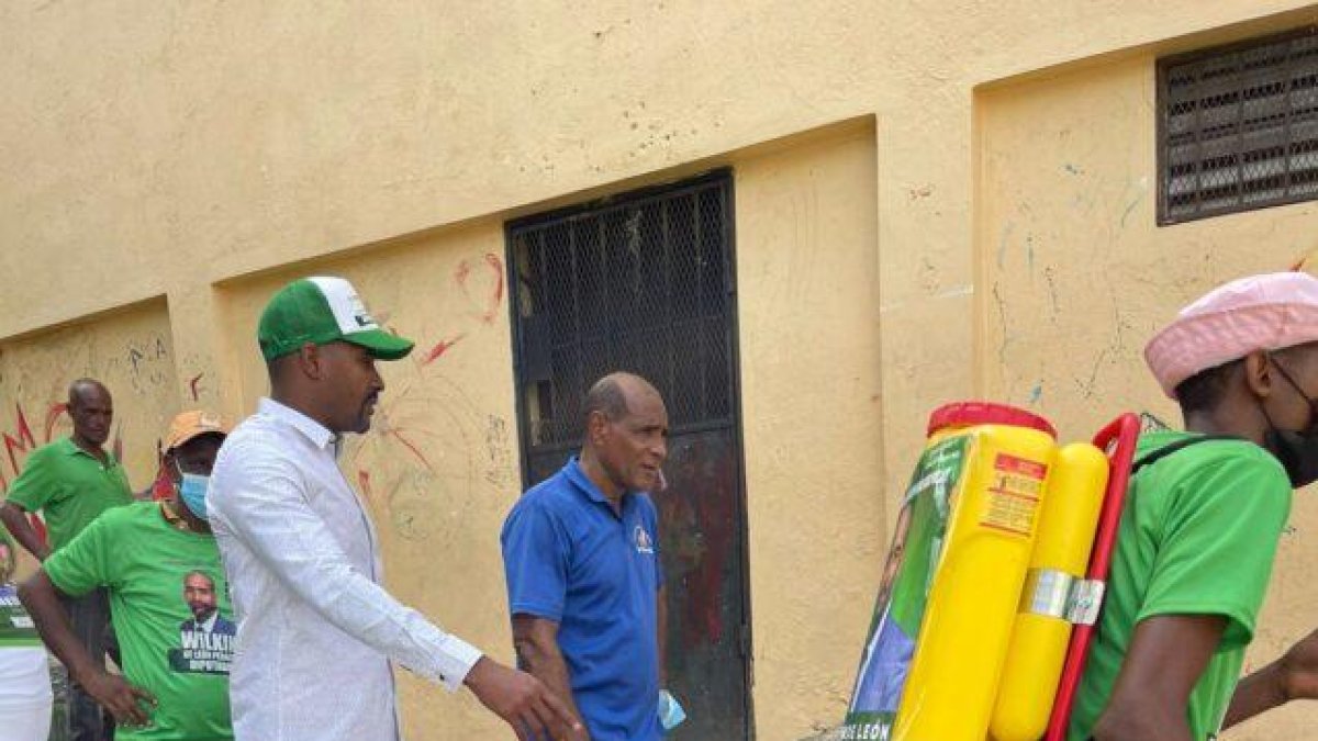 Fuprodeco realiza operativo de fumigación y entrega de medicamentos en SDE