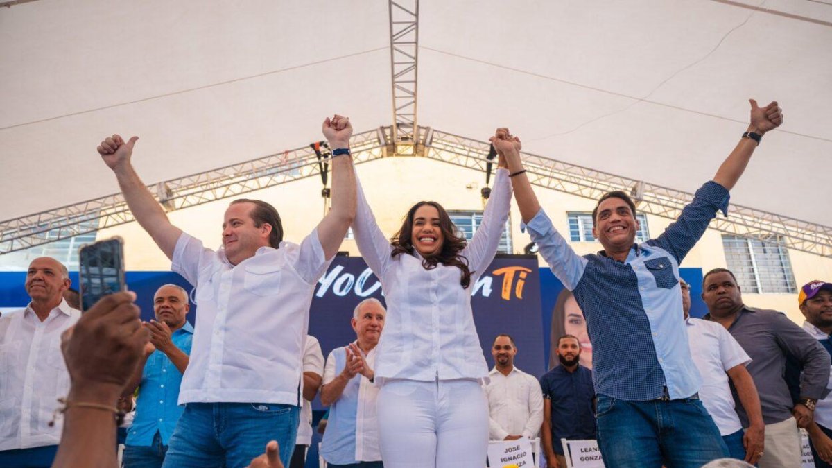 PRM juramenta a exprecandidato alcalde del PLD, Leandro González