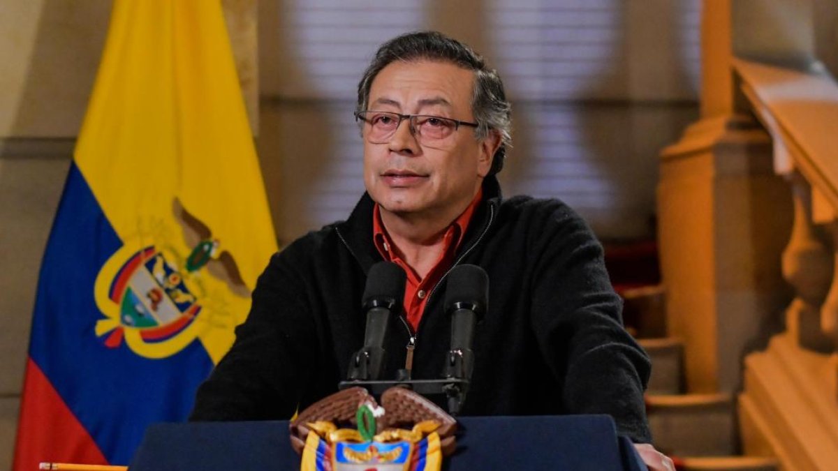 Ordenan suspensión provisional de Gustavo Petro mientras ava