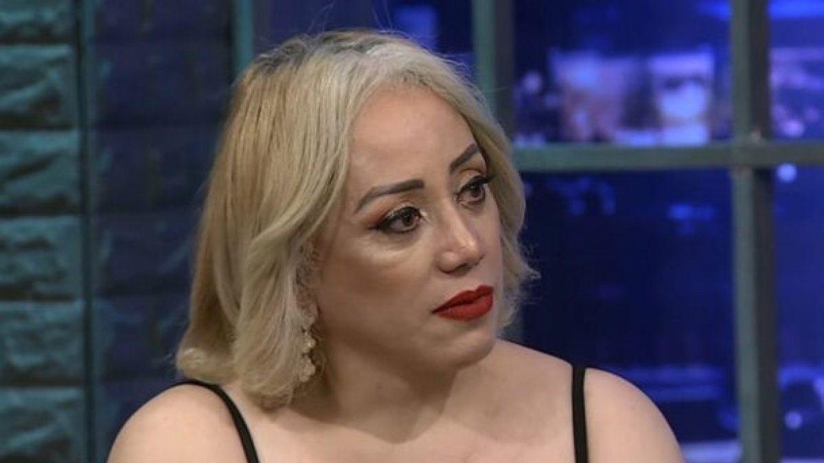 La tora se presenta ante juez tras orden de arresto por difamación
