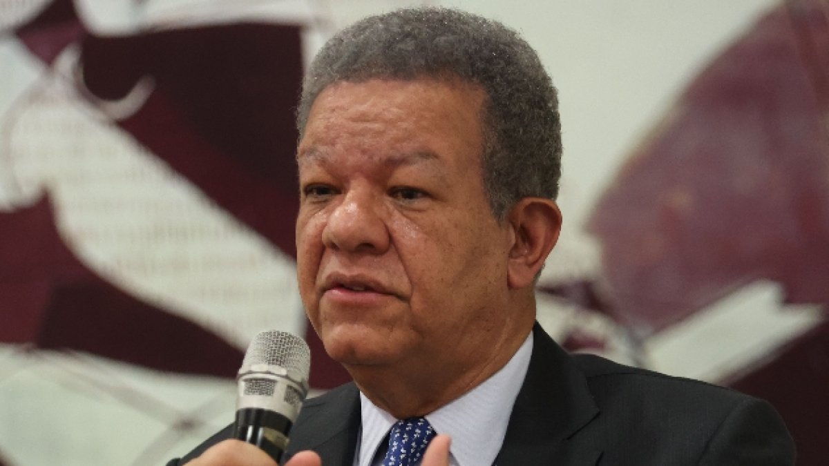 Leonel Fernández defiende deportaciones de Trump y