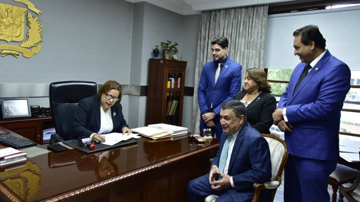 Retiran resolución que citaba a Roberto Álvarez por acuerdo con EE.UU.