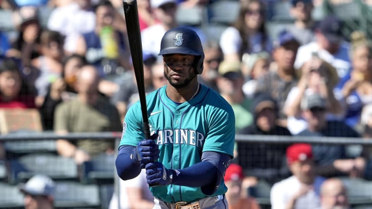 Marineros activan a Víctor Robles y envían a Connor Joe a Triple-A