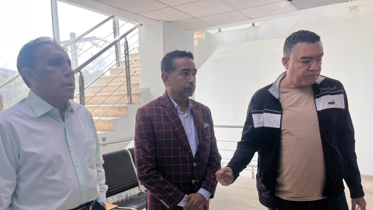 Entregan comunicador que golpeó familiar de víctima Jet Set